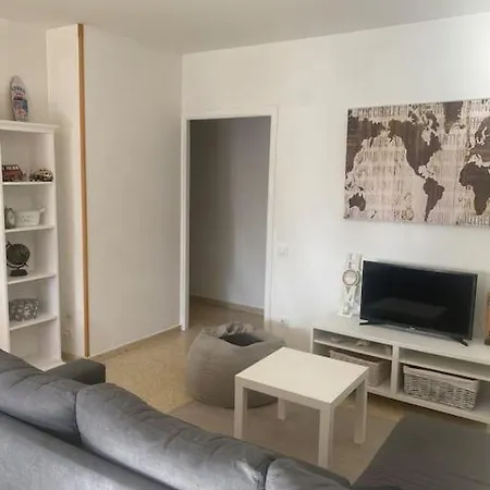 Апартаменты Apartamento Amplio Con Terraza Y Piscina