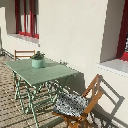 Апартаменты Apartamento Amplio Con Terraza Y Piscina *